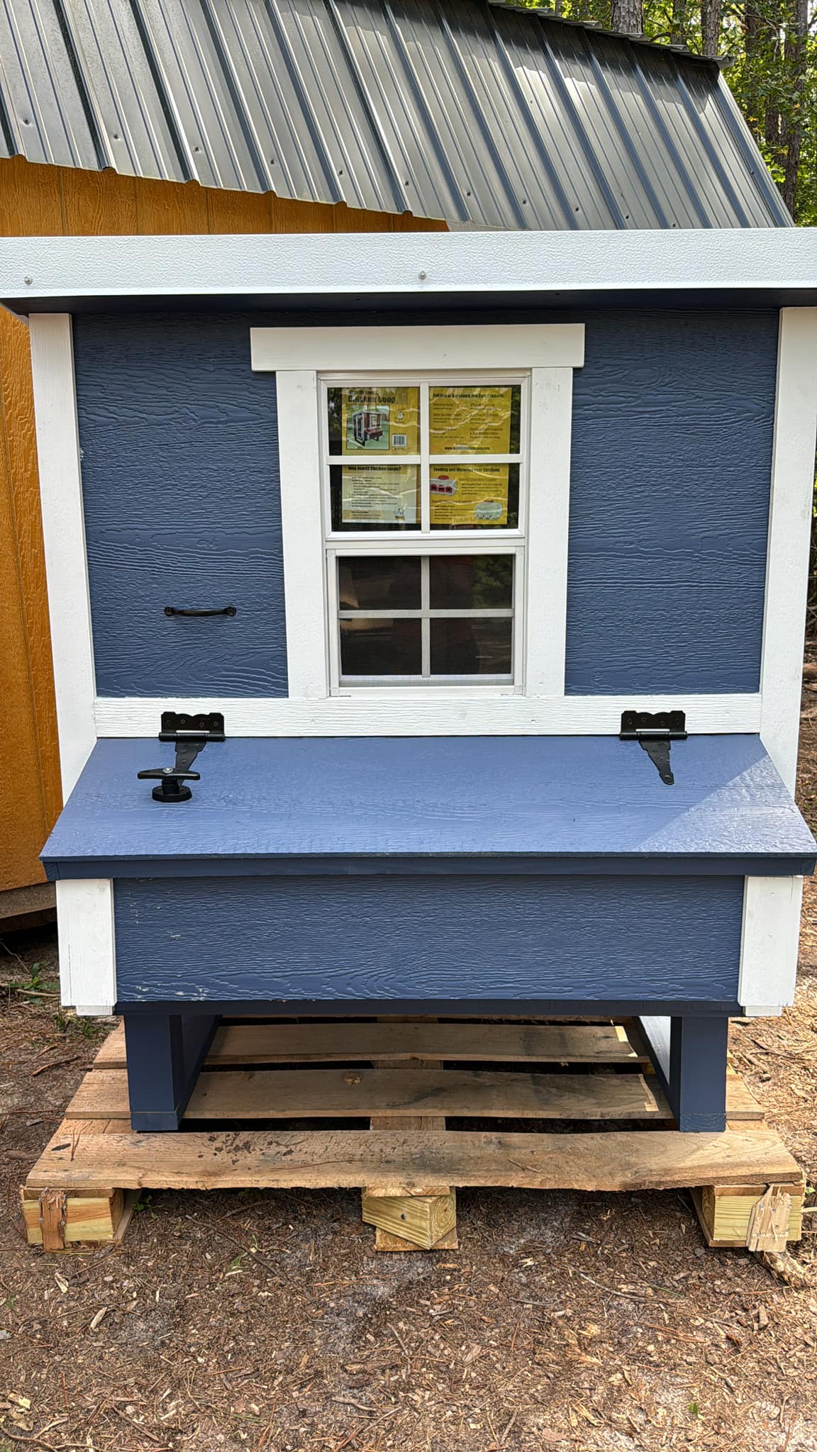 MEDIUM COOP -  10 CHICKENS